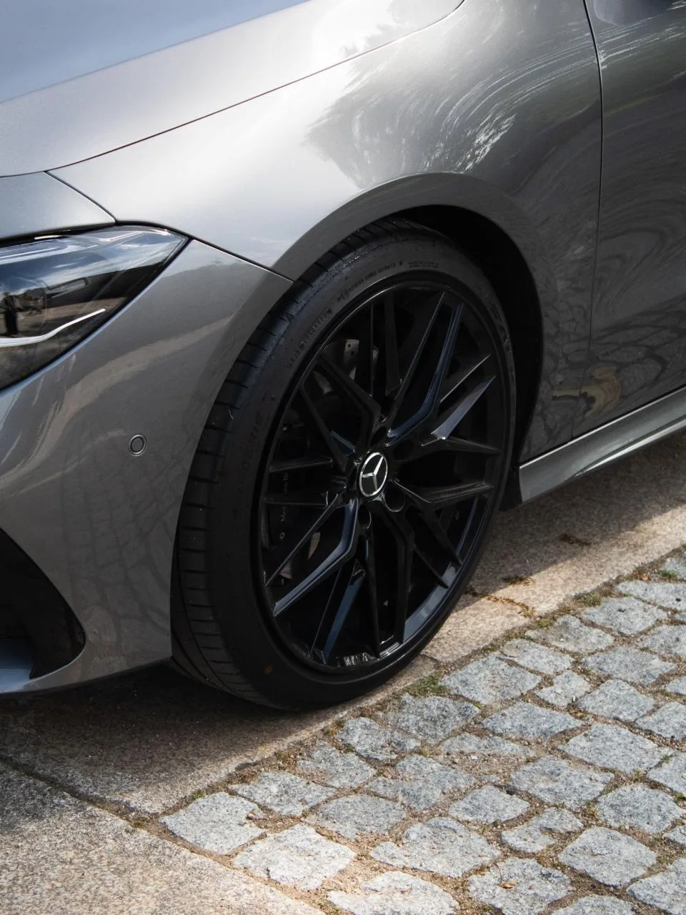 Jante dianteira do Mercedes-Benz CLA 200 AMG 2024